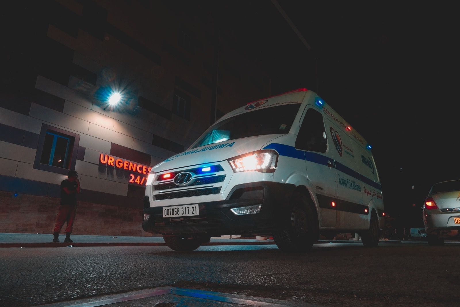 Ambulance de l'Hôpital Privé NiSomed devant le service des urgences